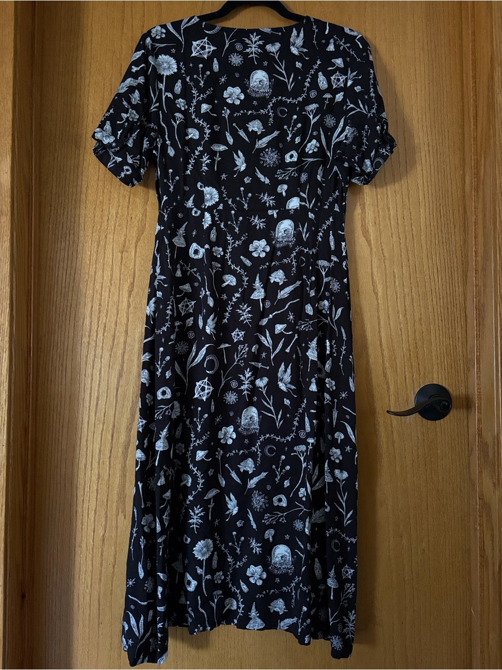 Disturbia | Hedgewitch V Neck Midi Dress - Picture 11 of 15